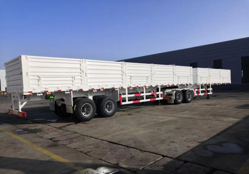 Remolque de laterales abatibles con remolque de plataforma