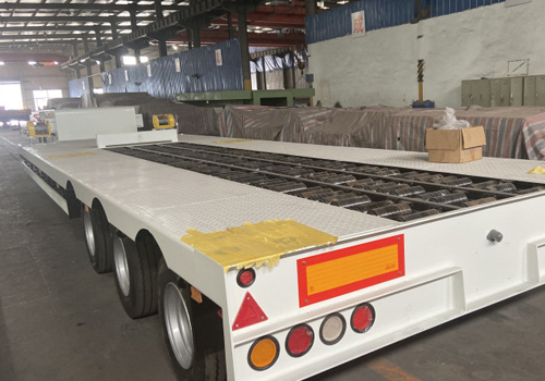 Remolque de plataforma baja con cabrestante