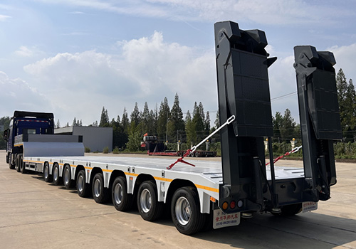 Remolque bajo de múltiples ejes con dirección autónoma