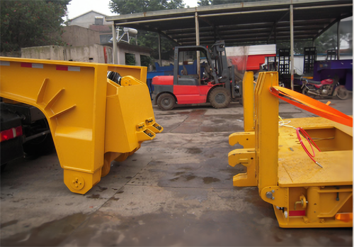 Nouvelle remorque à plateau bas avec col de cygne amovible.