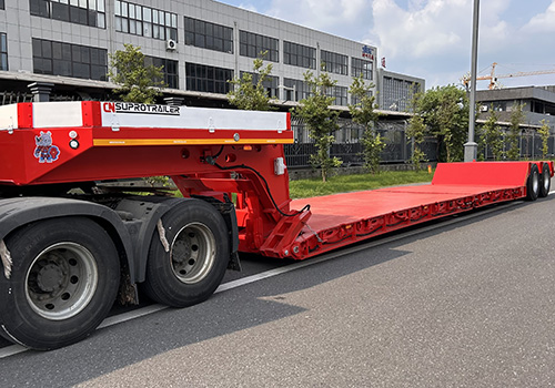 Remorque surbaissée à col de cygne détachable