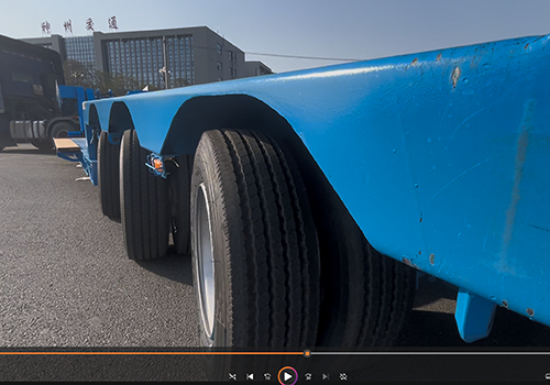 Remorque à direction automatique et col de cygne détachable