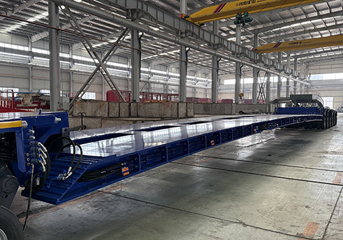 Plataforma rebaixada com cabeçote destacável, comprimento de carga de 5+5+5 m, capacidade de carga de 150 toneladas