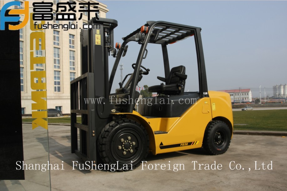 Heavy duty forklift 