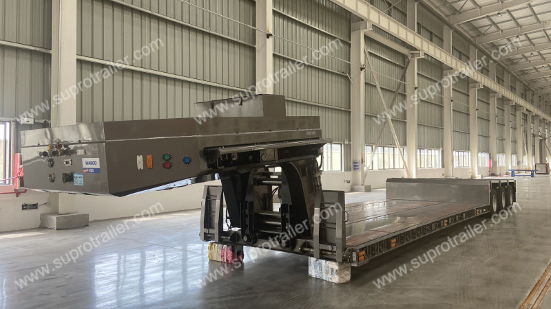 Electric power detachable gooseneck lowbed trailer