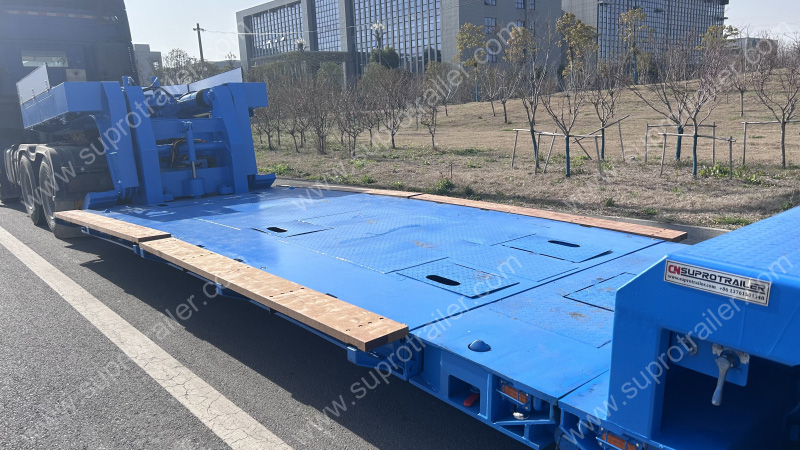 3 Steering Axles, Air Suspension, Detachable Hydraulic Gooseneck Lowbed Trailer